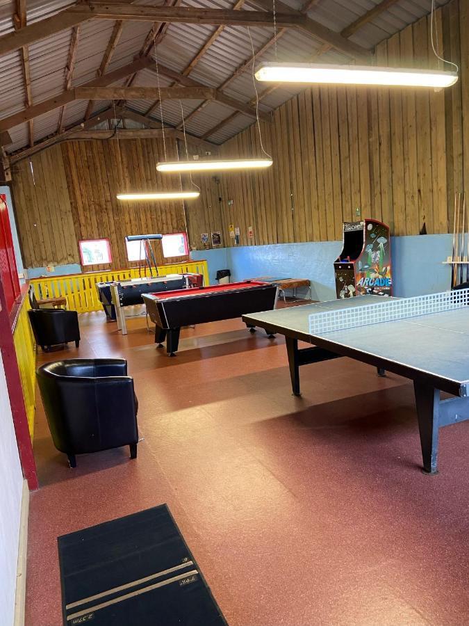 Beautiful Willow Lodge 67-4-6 Persons-Private Hot Tub-Pet Friendly-Tranquil Holiday Away From It All Yet Not Far To St Austell-The Holiday Home Has Two Bedrooms, Living & Dining Area, Equipped Kitchen -Decking-Al Fresco Dining-Fishing Lakes-Pet Frien Grampound Exteriér fotografie